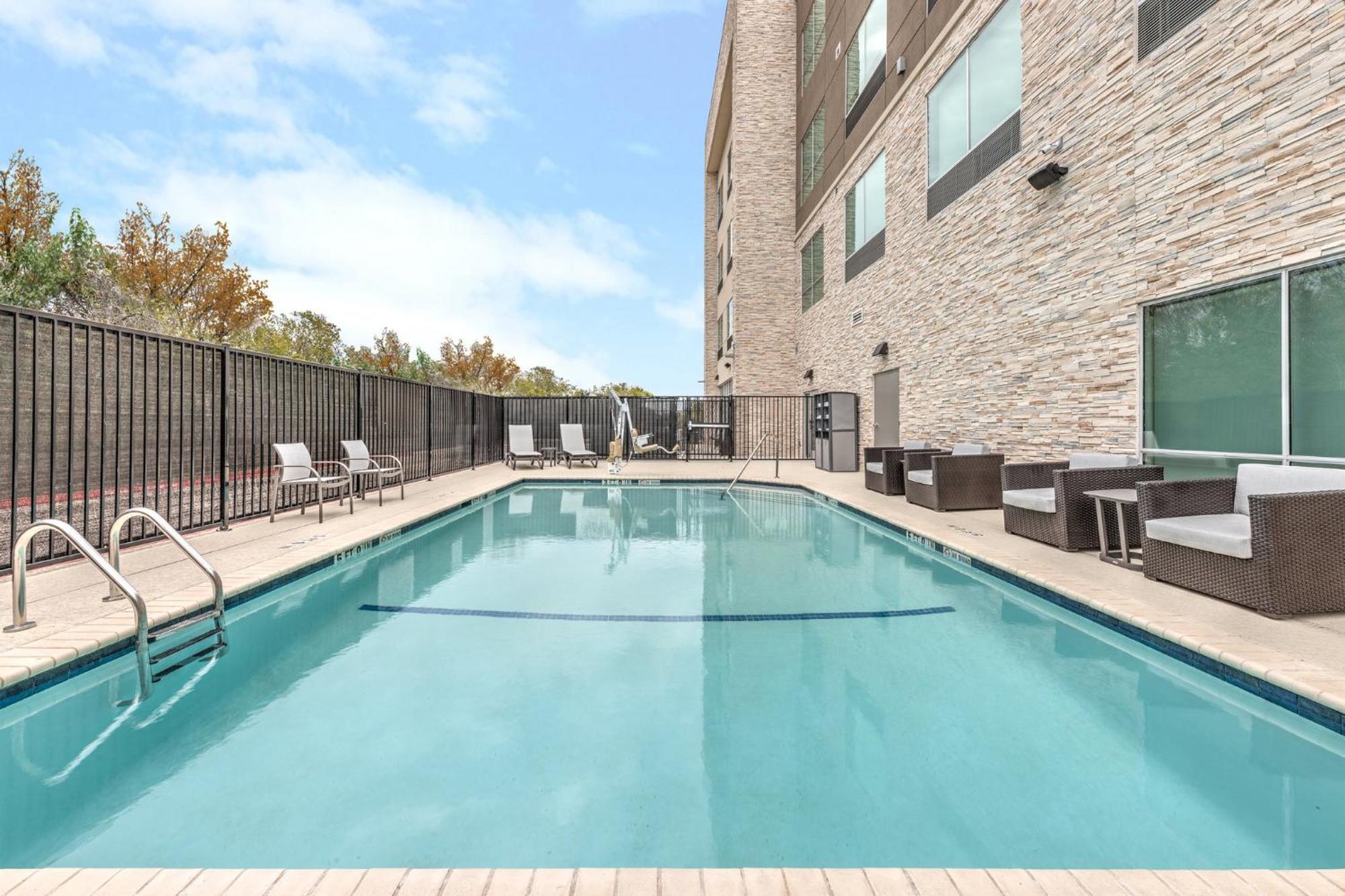 Holiday Inn Express & Suites Austin Airport East By Ihg Εξωτερικό φωτογραφία